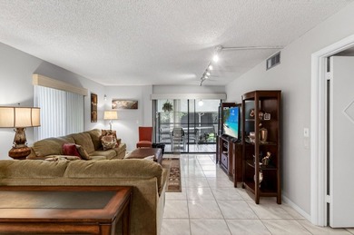 Charming 2nd floor END unit filled w/ natural sunlight from an - photo 13