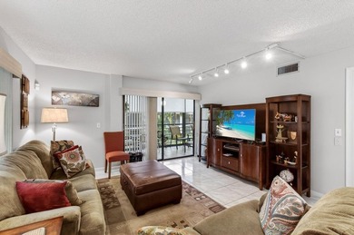 Charming 2nd floor END unit filled w/ natural sunlight from an - photo 14