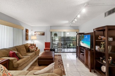 Charming 2nd floor END unit filled w/ natural sunlight from an - photo 15