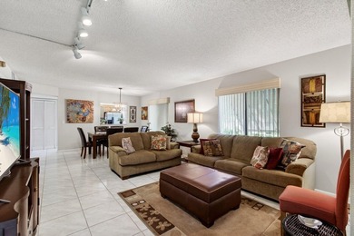 Charming 2nd floor END unit filled w/ natural sunlight from an - photo 17