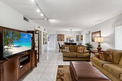 Charming 2nd floor END unit filled w/ natural sunlight from an - photo 18