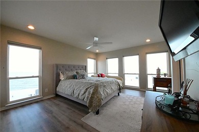 Second story Condo in Jackson's Landing with two car garage, two - photo 21