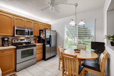 Charming 2nd floor END unit filled w/ natural sunlight from an - photo 26