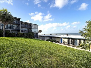 Second story Condo in Jackson's Landing with two car garage, two - photo 27