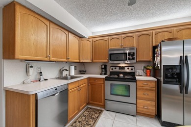 Charming 2nd floor END unit filled w/ natural sunlight from an - photo 28