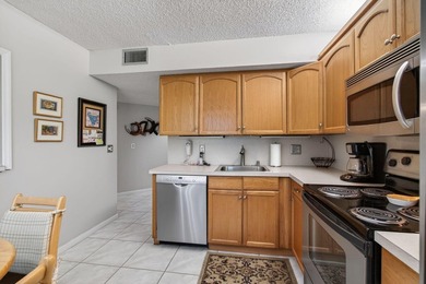 Charming 2nd floor END unit filled w/ natural sunlight from an - photo 30