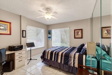 Charming 2nd floor END unit filled w/ natural sunlight from an - photo 32
