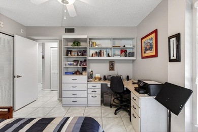 Charming 2nd floor END unit filled w/ natural sunlight from an - photo 35