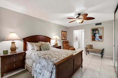Charming 2nd floor END unit filled w/ natural sunlight from an - photo 42