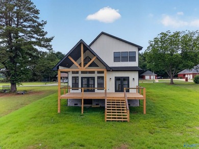 Experience turnkey waterfront living in this brand-new 3-bedroom - photo 43