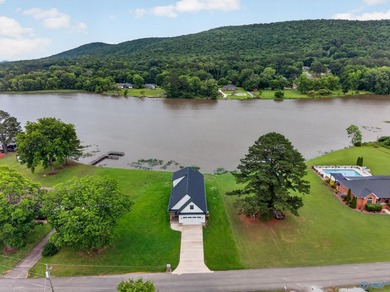Experience turnkey waterfront living in this brand-new 3-bedroom - photo 46