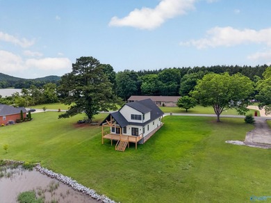Experience turnkey waterfront living in this brand-new 3-bedroom - photo 47
