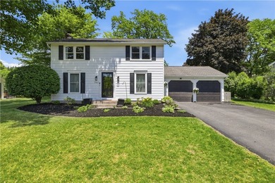 Show-stopping and meticulously maintained, this move-in ready - photo 1
