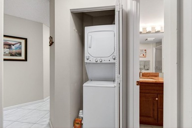 Charming 2nd floor END unit filled w/ natural sunlight from an - photo 51