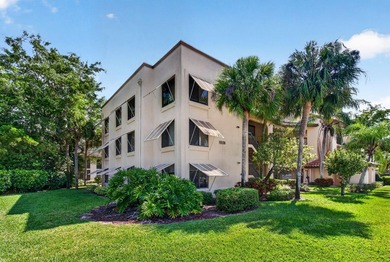 Charming 2nd floor END unit filled w/ natural sunlight from an - photo 52