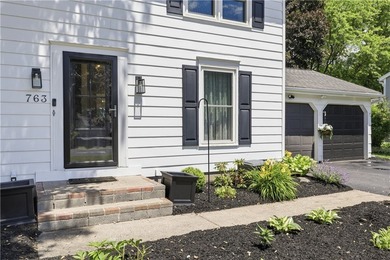 Show-stopping and meticulously maintained, this move-in ready - photo 4