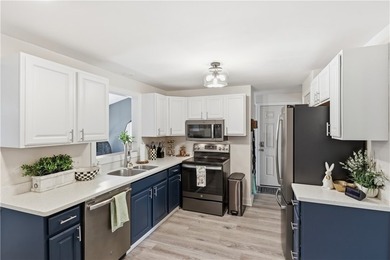 Show-stopping and meticulously maintained, this move-in ready - photo 6