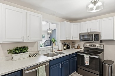 Show-stopping and meticulously maintained, this move-in ready - photo 9