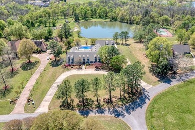 Timeless estate on nearly 5 acres in the gated Wyndermere - photo 4
