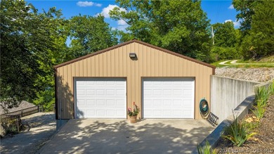 399 Porter Loop in Camdenton offers lakefront living at the 41 - photo 2