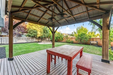 Start packing! This well-maintained 1998 Parade Home features - photo 4