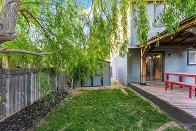 Start packing! This well-maintained 1998 Parade Home features - photo 6