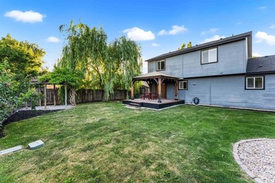Start packing! This well-maintained 1998 Parade Home features - photo 7