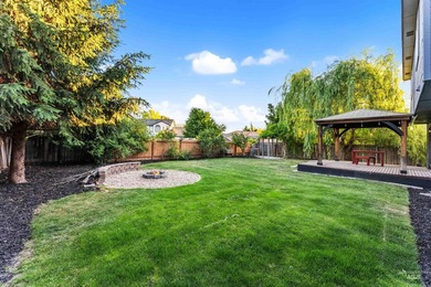 Start packing! This well-maintained 1998 Parade Home features - photo 9