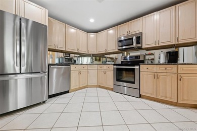 Spacious and versatile 2-story ranch offering 6 bedrooms plus a - photo 5