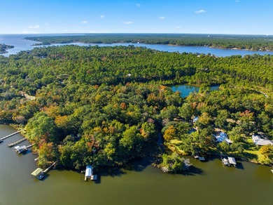 Experience the beauty of bayfront living with this exceptional 0 - photo 7