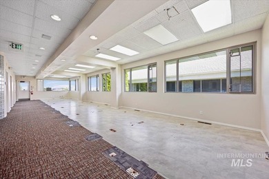 Beautiful bright office/medical building or could be beauty shop - photo 8