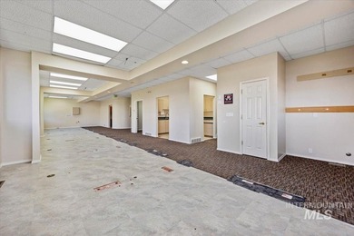 Beautiful bright office/medical building or could be beauty shop - photo 9