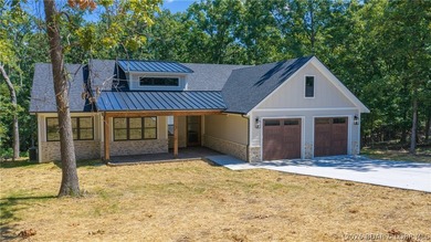 This newly constructed home showcases exceptional craftsmanship - photo 2