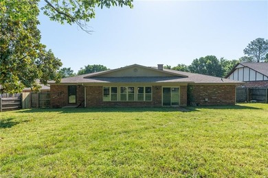 Welcome to this well-maintained home located in Village Harbor - photo 16