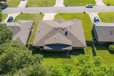 Welcome to this well-maintained home located in Village Harbor - photo 18