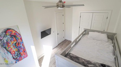 Being sold fully furnished!! Effortless Beachside Living in - photo 6