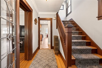 Timeless Browncroft beauty! Welcome to 29 Elmcroft Rd, a - photo 4
