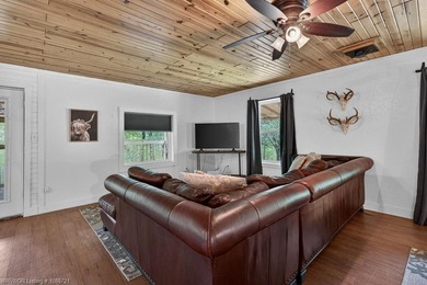Welcome to Red Star Cabin! This charming and cozy - photo 6