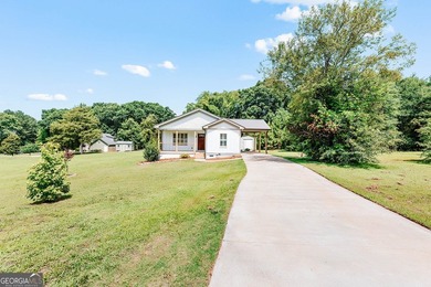 Welcome to this beautifully maintained 3-bedroom, 2-bath home - photo 2