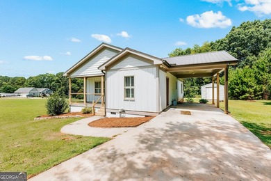 Welcome to this beautifully maintained 3-bedroom, 2-bath home - photo 3