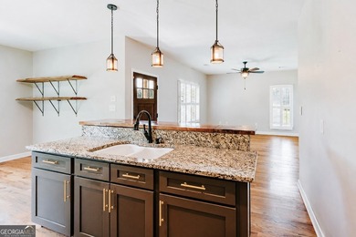 Welcome to this beautifully maintained 3-bedroom, 2-bath home - photo 8
