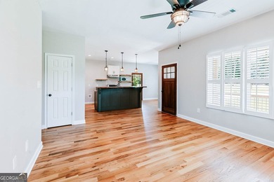 Welcome to this beautifully maintained 3-bedroom, 2-bath home - photo 10