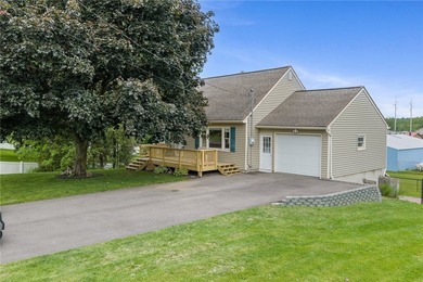 Welcome home to this meticulously maintained Cape Cod in Ontario - photo 3
