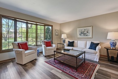 Great opportunity to be in Hinsdale with this classic home that - photo 5