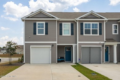 Move-in ready and beautifully maintained, this desirable - photo 1