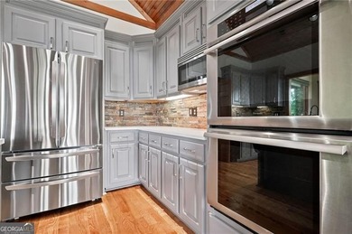 Well-appointed 4 BR & 3.5 BATH design Executive home with an - photo 13