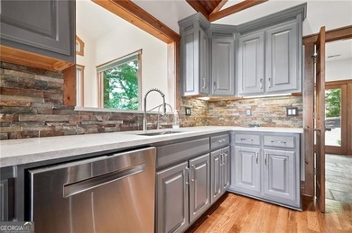 Well-appointed 4 BR & 3.5 BATH design Executive home with an - photo 14