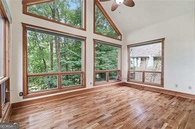 Well-appointed 4 BR & 3.5 BATH design Executive home with an - photo 20