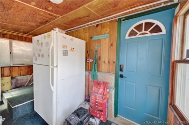 Looking to get your first lake cabin with deep water, killer - photo 6