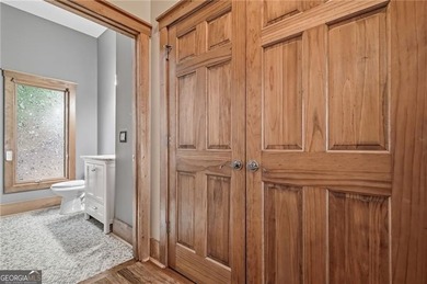 Well-appointed 4 BR & 3.5 BATH design Executive home with an - photo 30